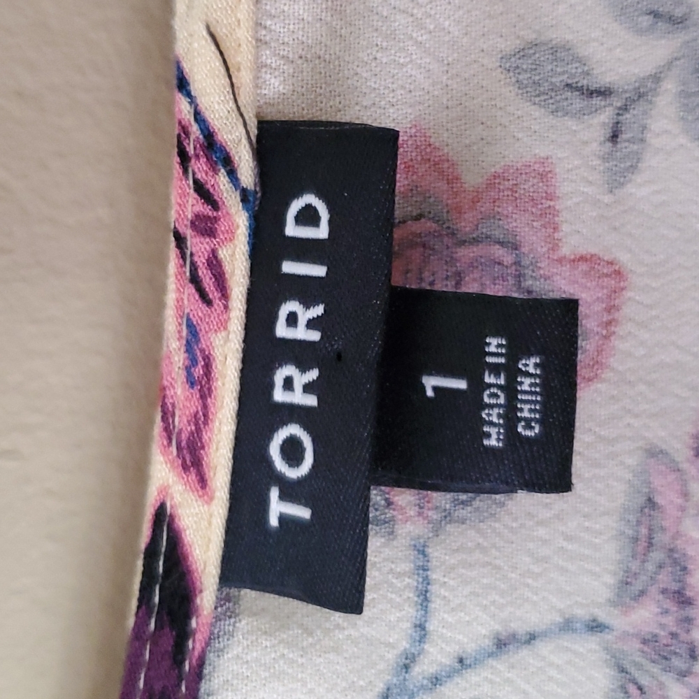 Torrid V Neck Babydoll Peplum Tassel Floral Tunic Size 1X - Picture 8 of 10